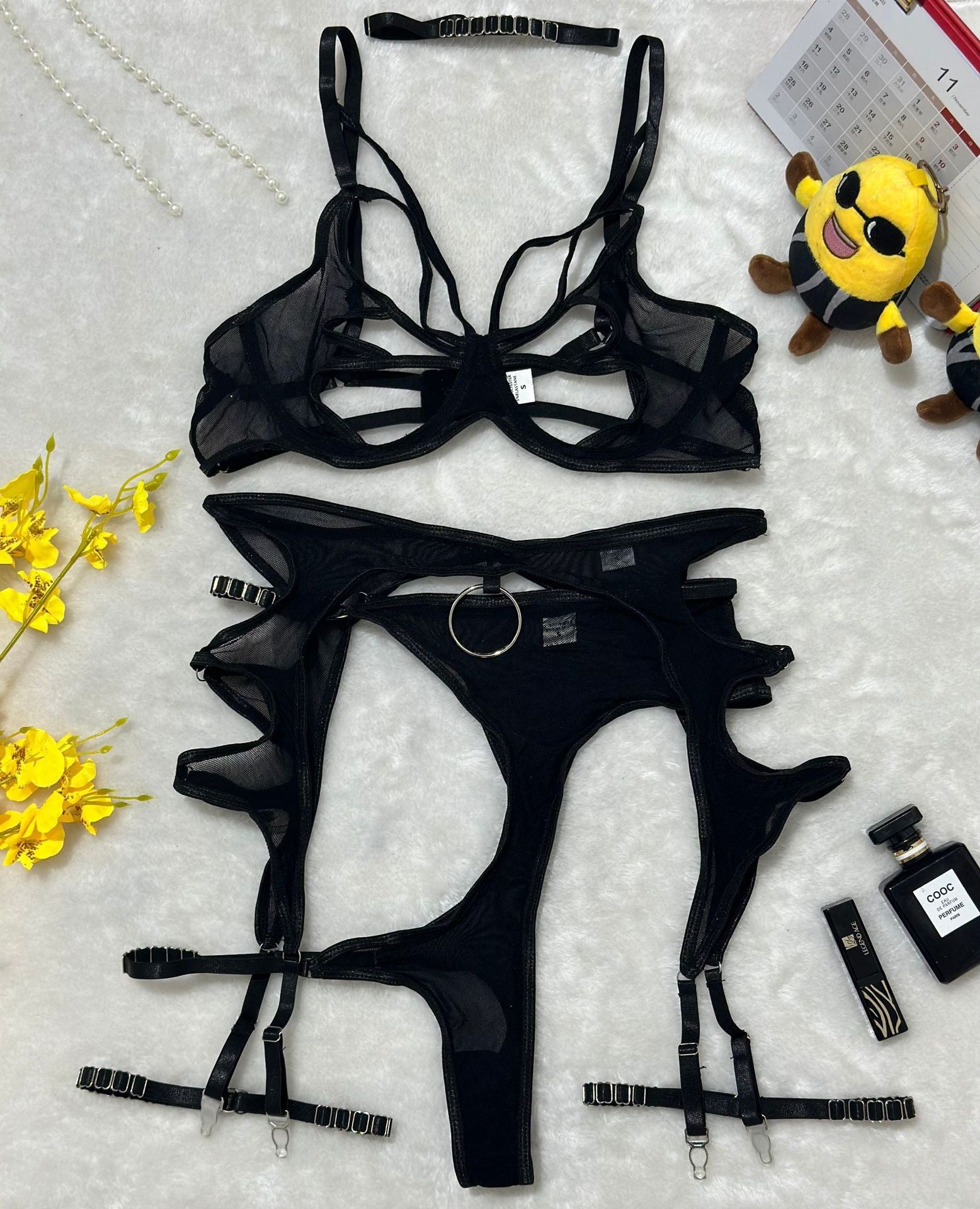 Cross-border exclusive for European and American explosive erotic underwear, sexy hollow splicing mesh gathering, slim fit with underwire four-piece set