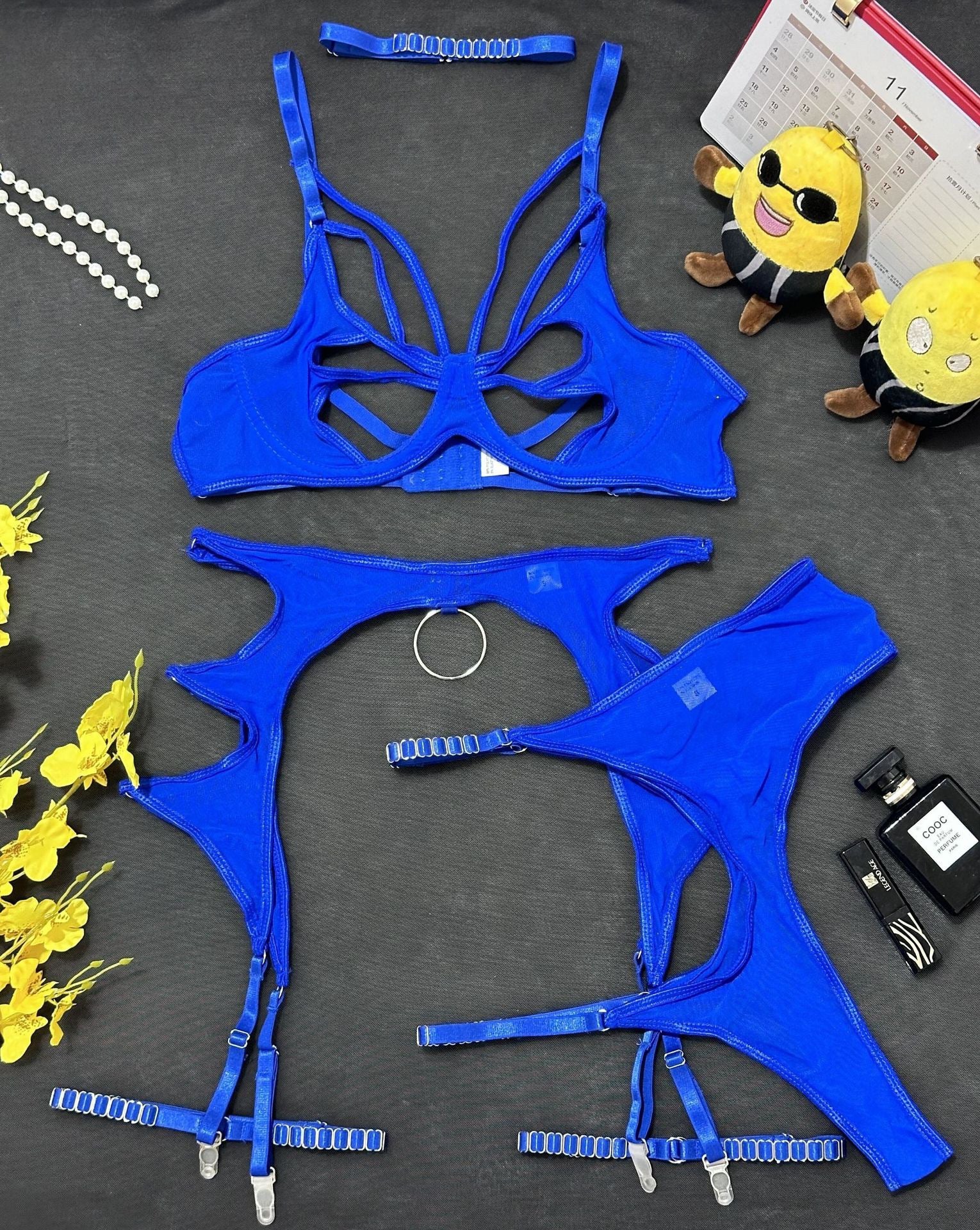 Cross-border exclusive for European and American explosive erotic underwear, sexy hollow splicing mesh gathering, slim fit with underwire four-piece set