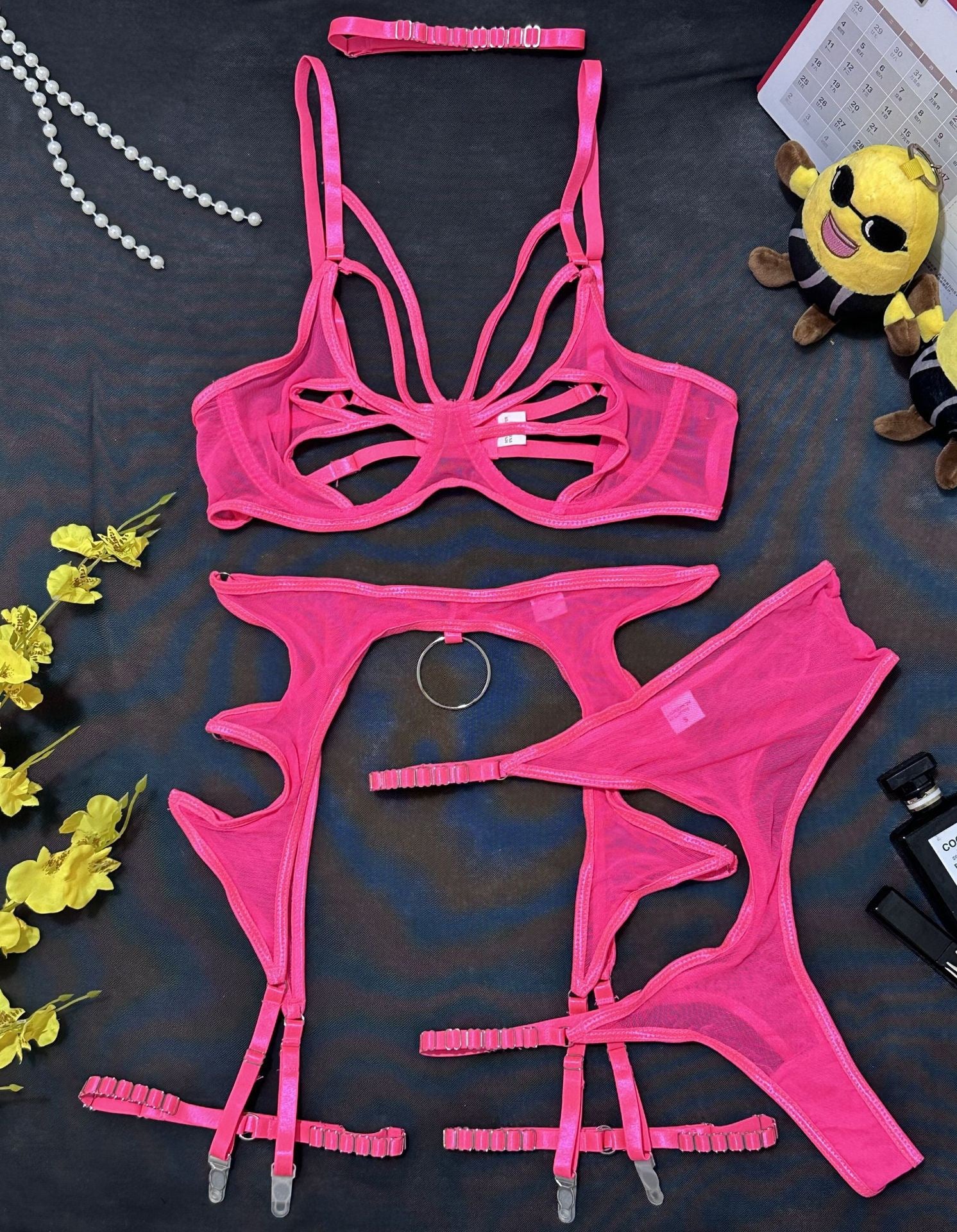 Cross-border exclusive for European and American explosive erotic underwear, sexy hollow splicing mesh gathering, slim fit with underwire four-piece set