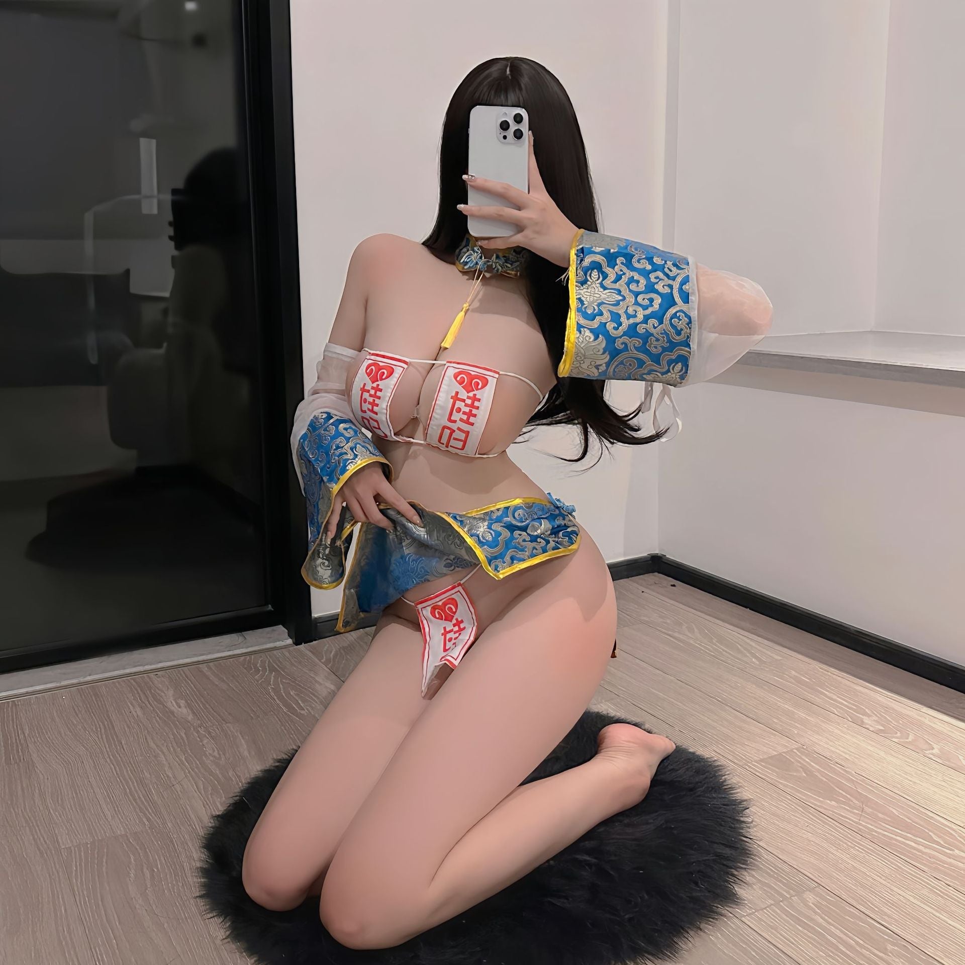 Rainy night fascination and temptation are erotic underwear cute zombie clothes two-dimensional comics breast-exposing