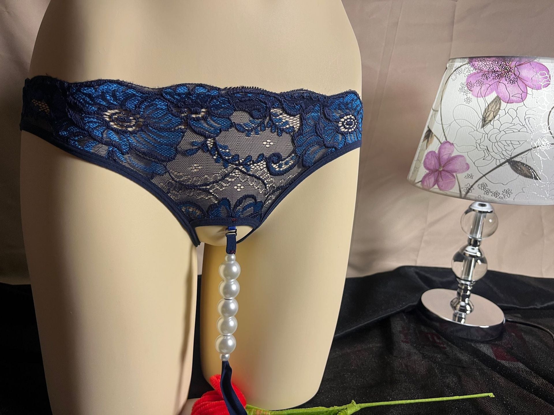 Sexy women’s panties open with pearl massage 3D see-through beautiful buttocks hollow erotic triangle thong hot