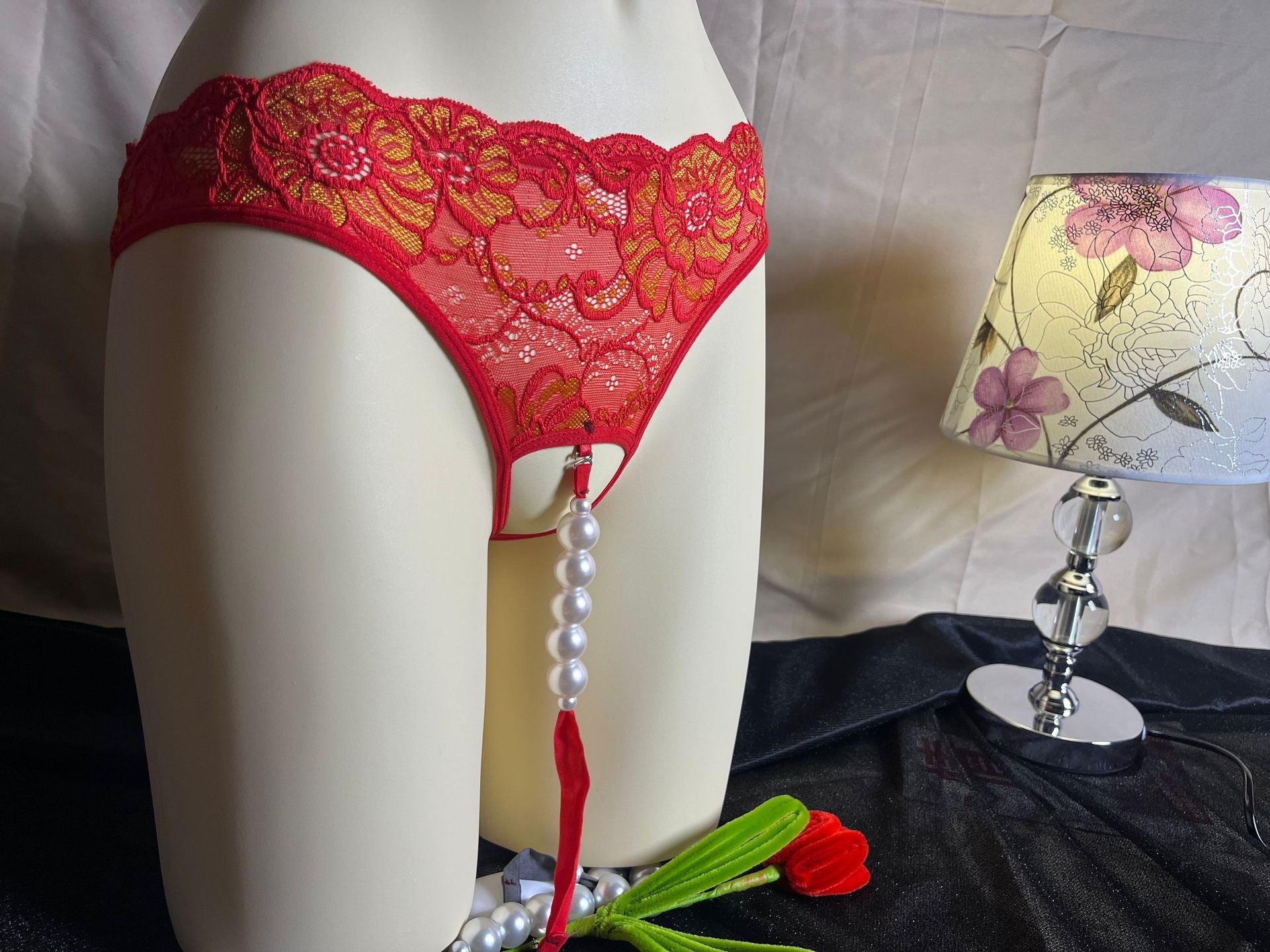 Sexy women’s panties open with pearl massage 3D see-through beautiful buttocks hollow erotic triangle thong hot